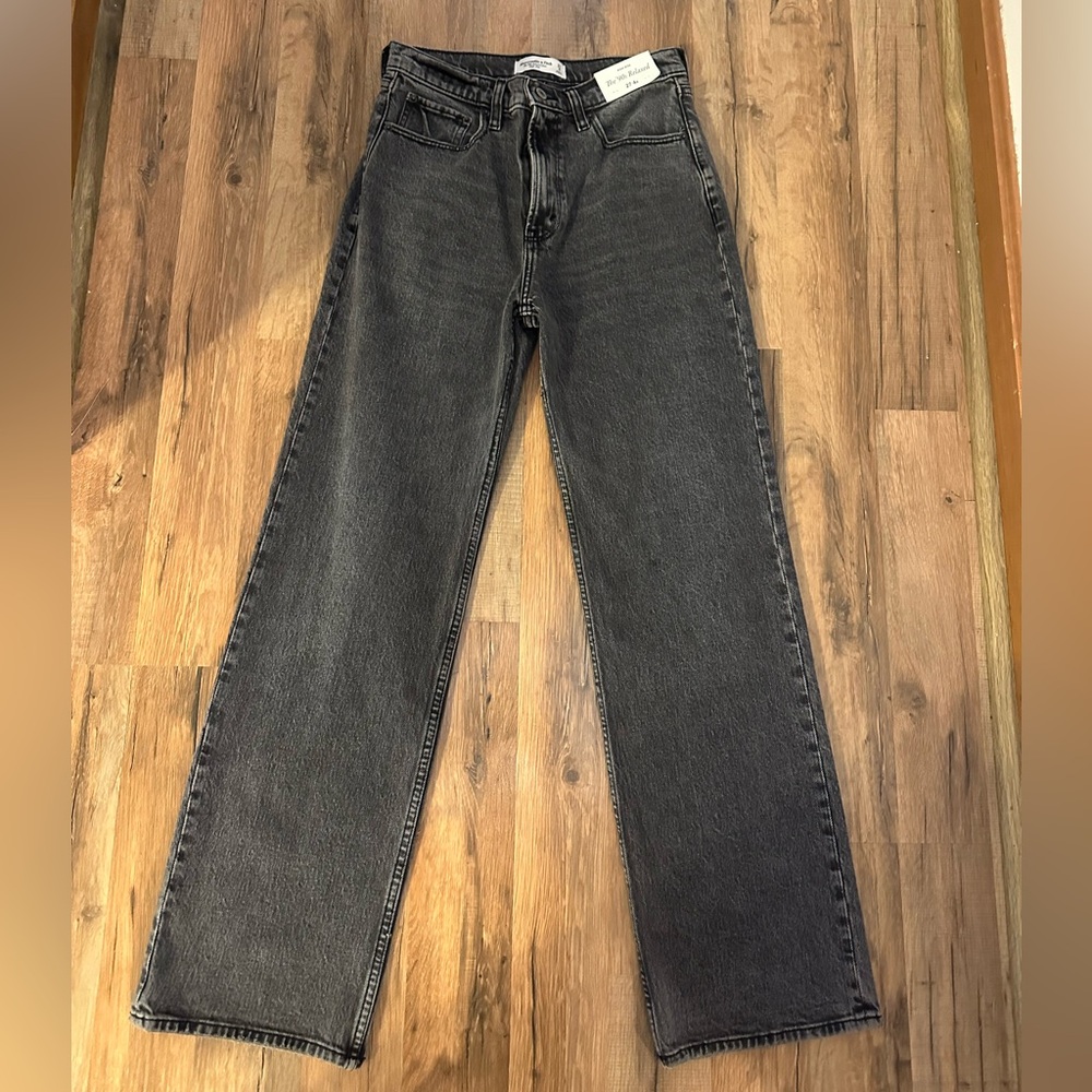 Abercrombie The 90s Relaxed High Rise Jean
